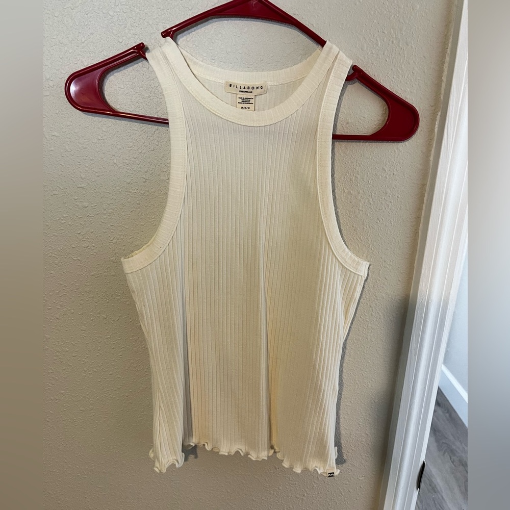 White billabong tank top, never worn in great condition
